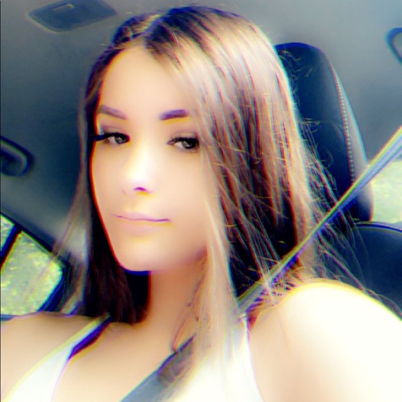 Meet your Posher, Danielle - Picture 1 of 1